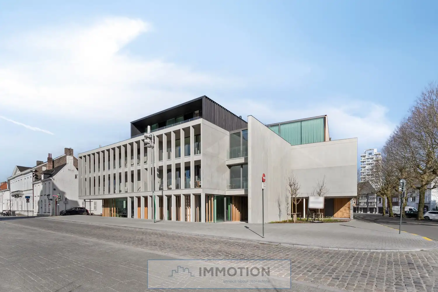 H4 - Subliem gelegen kantoor of handelsruimte nabij de Broeltorens foto {{pictureIndex}}