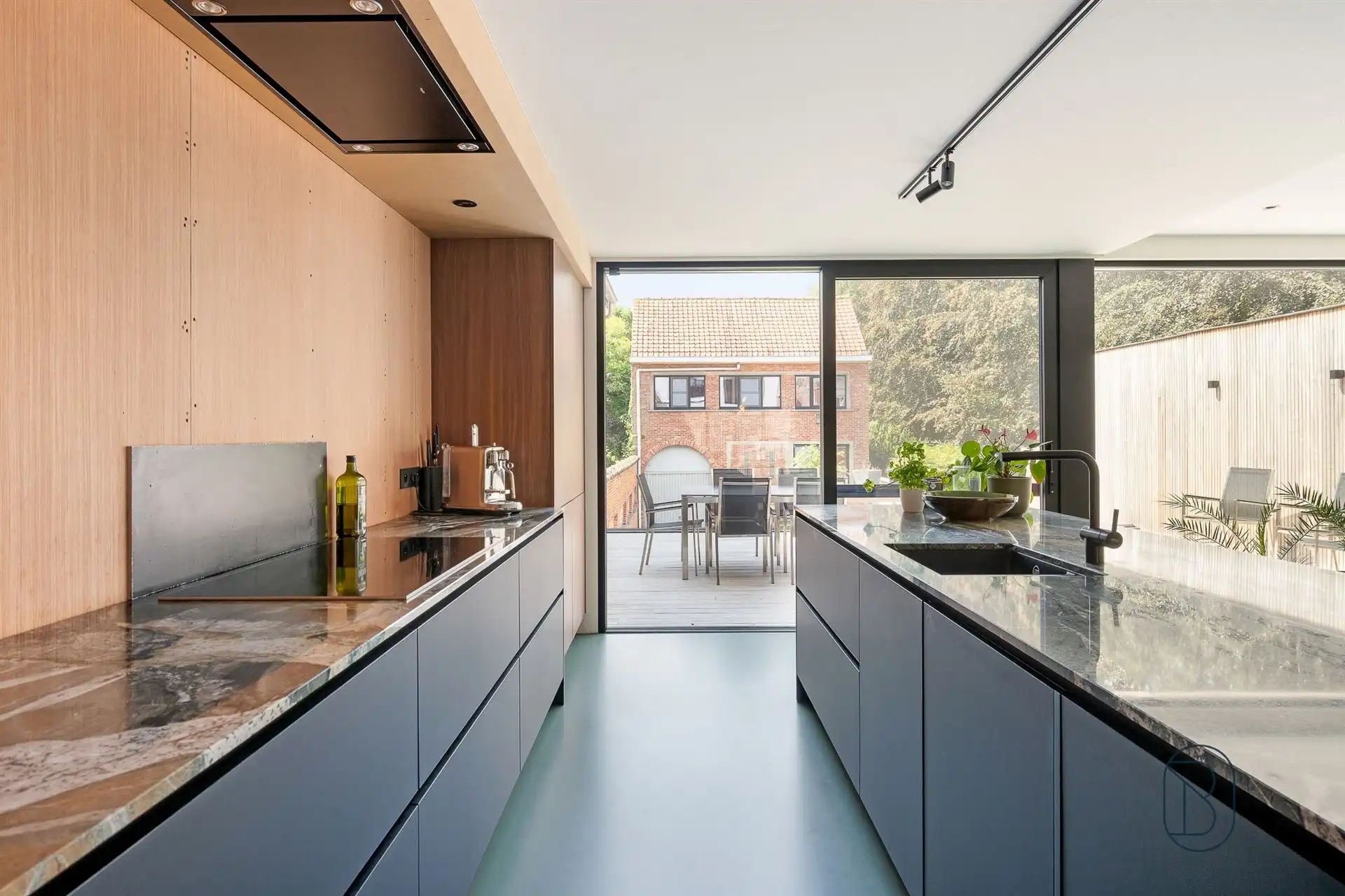 Unieke woning met 6 slk en polyvalente loods, centrum Tielt foto 11