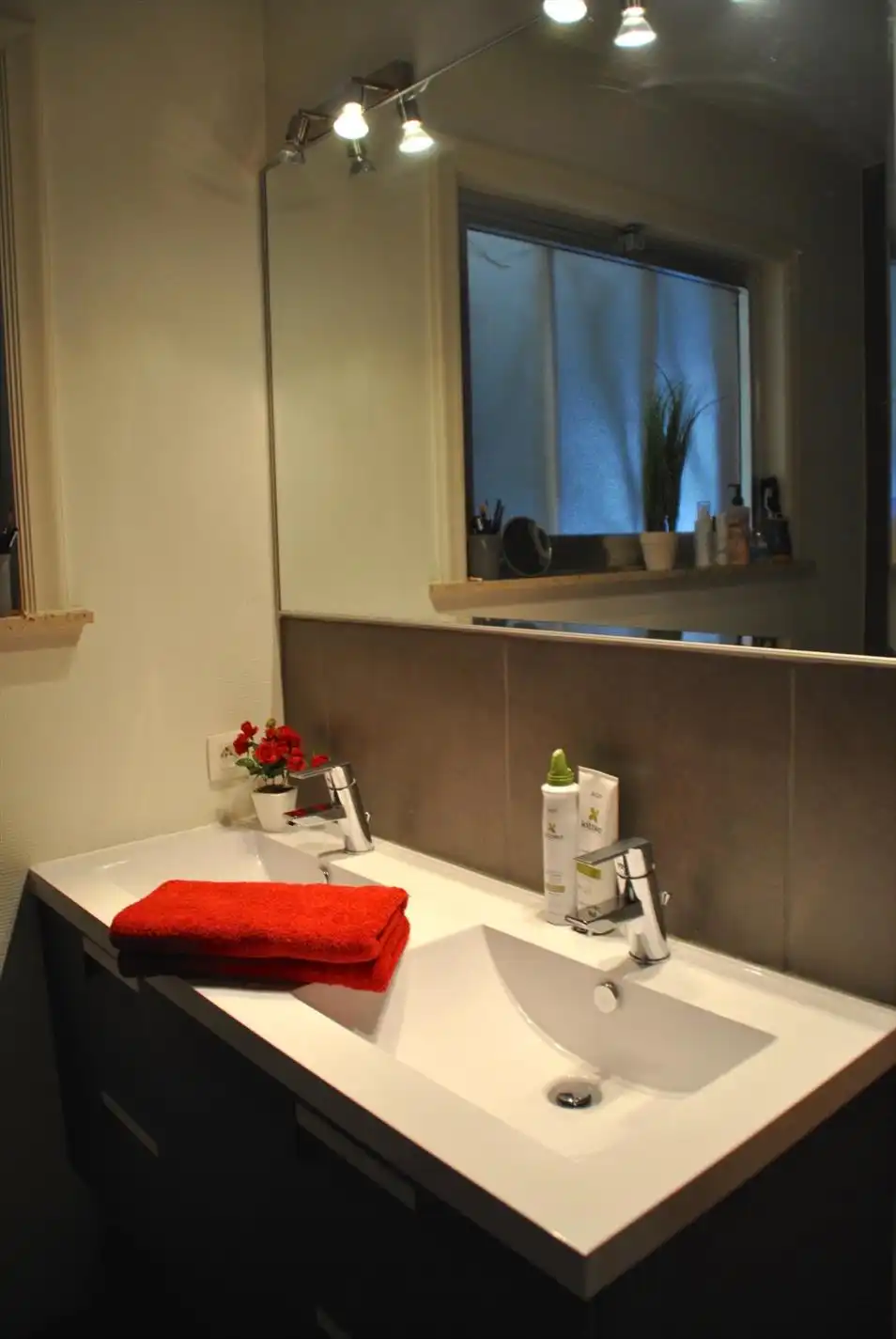 Zonrijk, ruim en gelijkvloers appartement met 2 slaapkamers, garage en zuidgericht terras … foto 13