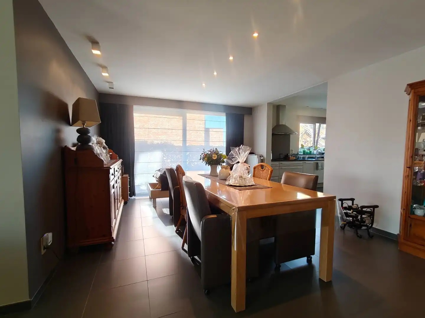 Ruime halfopen bebouwing met garage en 3 slaapkamers in Sint-Niklaas foto 2