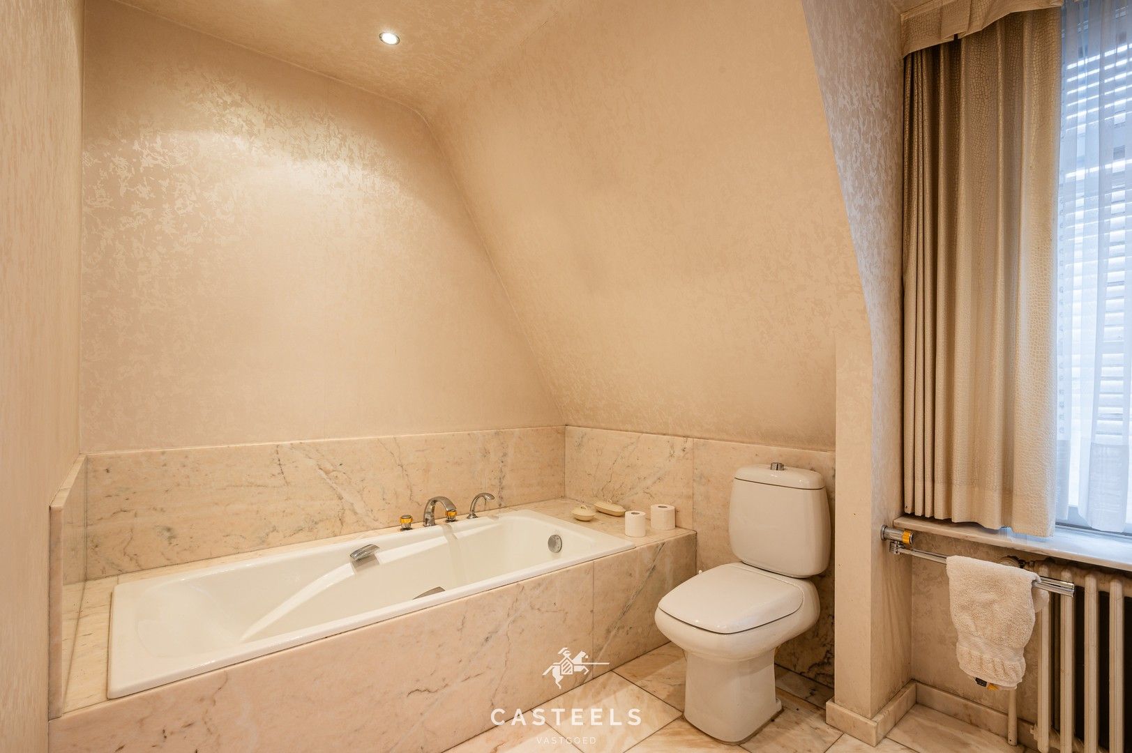 Karaktervolle villa met barokke charme en eindeloze mogelijkheden foto 17