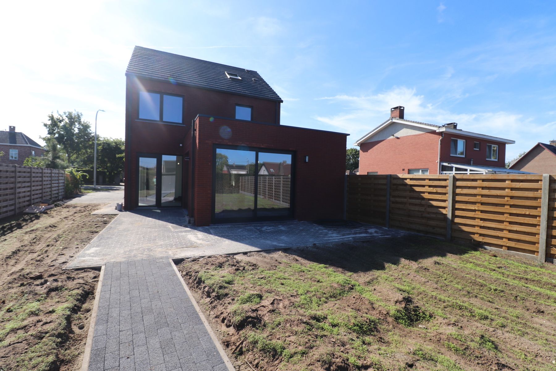 Energiezuinige nieuwbouwwoning (E12) met 3-4 slaapkamers en tuin met tuinberging. foto 26