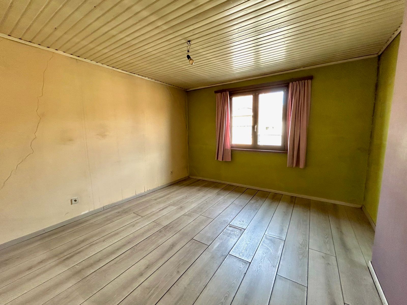 Te renoveren gezinswoning met garage en tuin foto 16