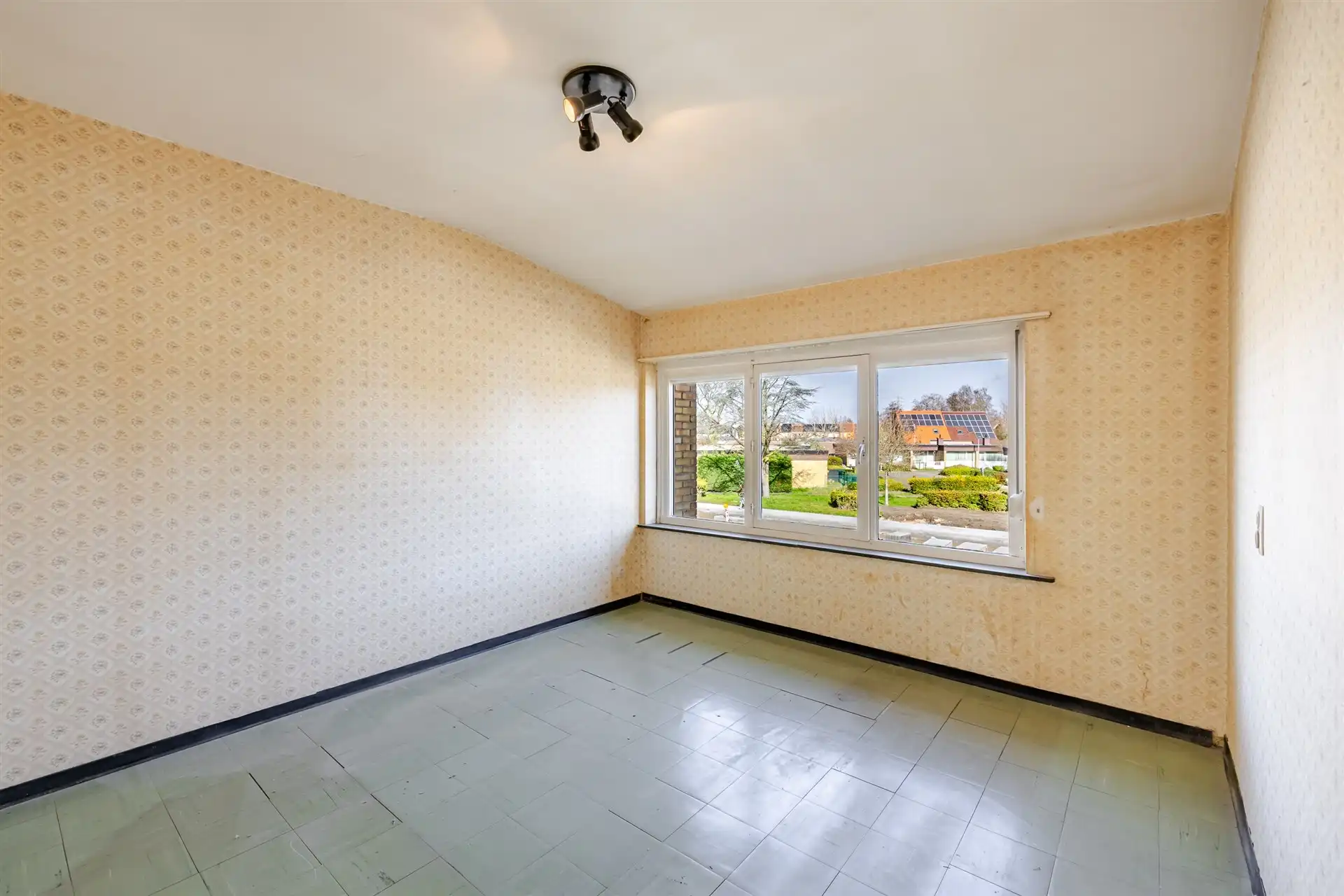 Te renoveren woning met 4 slpk en tuin foto 13