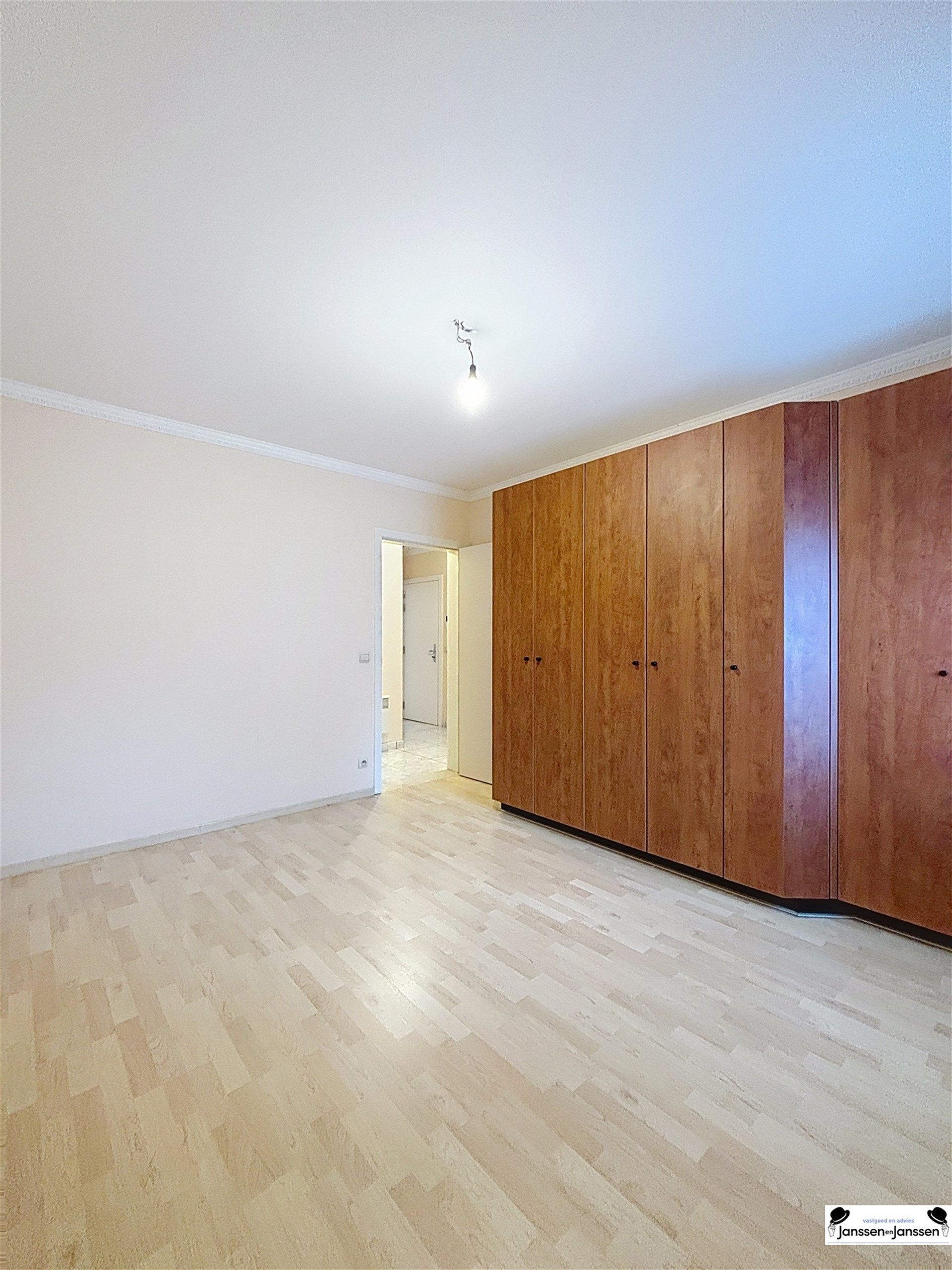 Ruim gelijkvloers appartement met topligging in Oostende foto 14