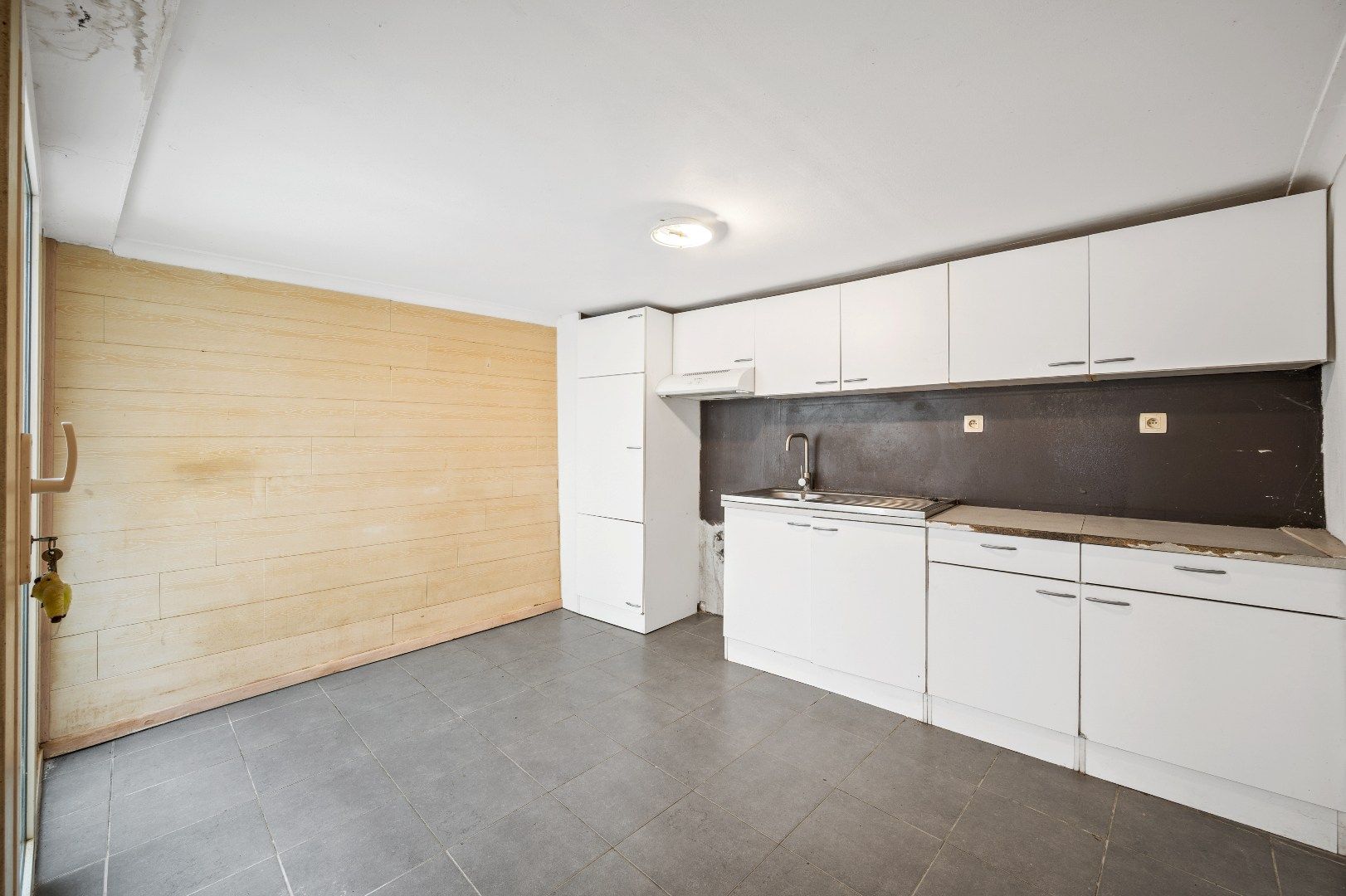 Centraal gelegen, te renoveren rijwoning nabij station foto 8