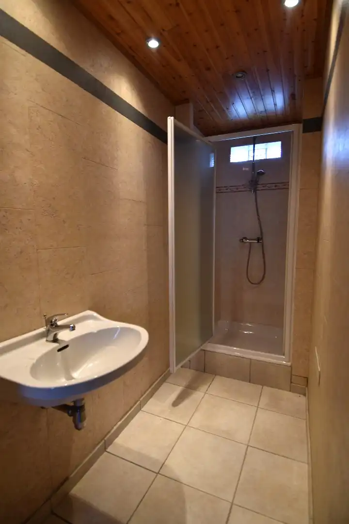 Halfopen bebouwing met 2 slaapkamers, garage en tuin in landelijke omgeving te koop in Gullegem foto 7