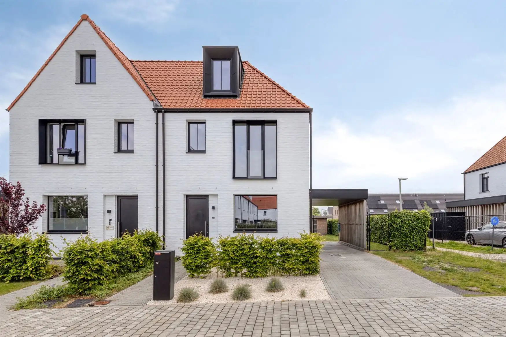 Nieuwbouwwoning op gunstige locatie foto 2