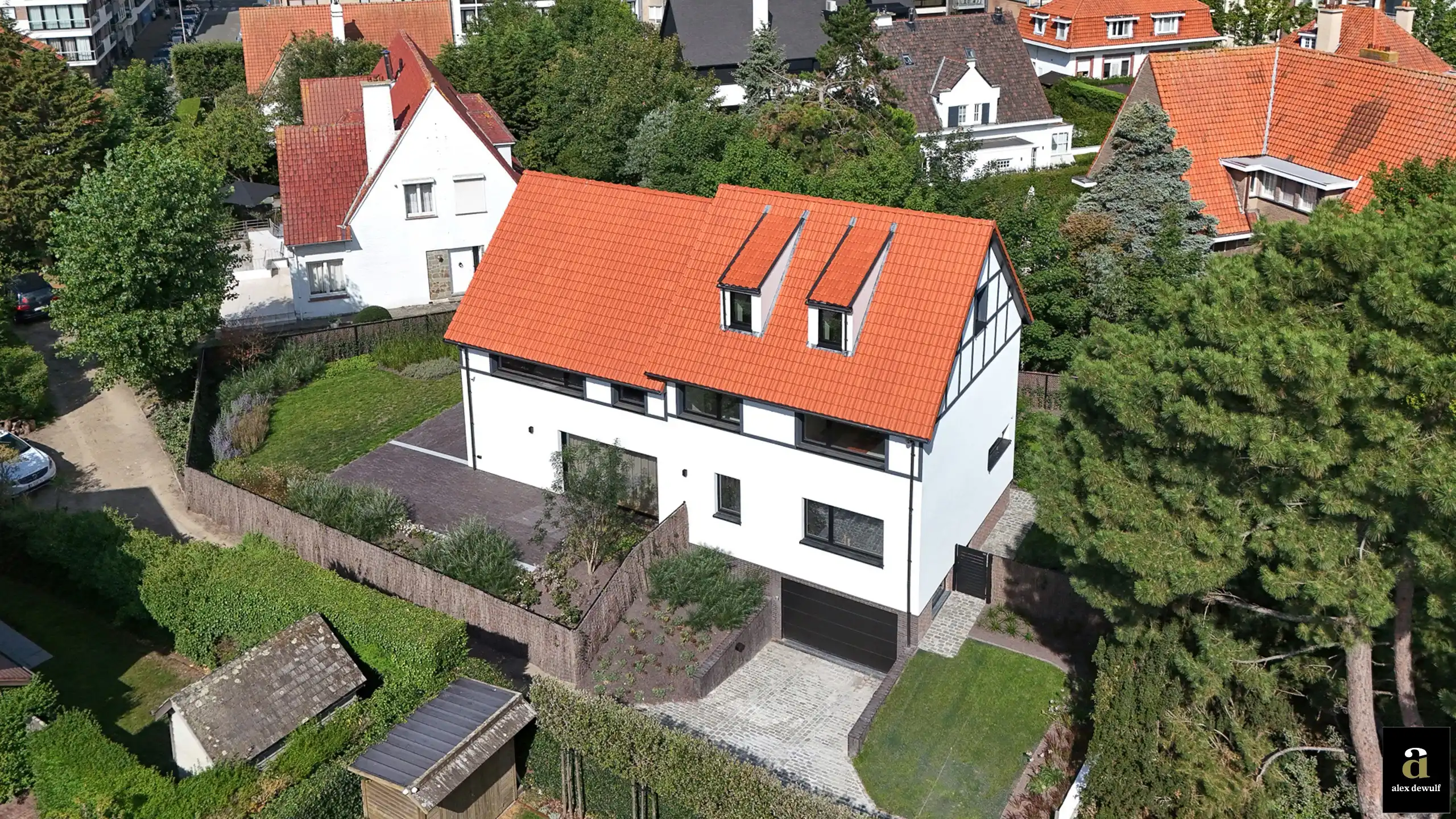 Volledig gerenoveerde villa ideaal gelegen in een rustig paadje in het Zoute. foto 9