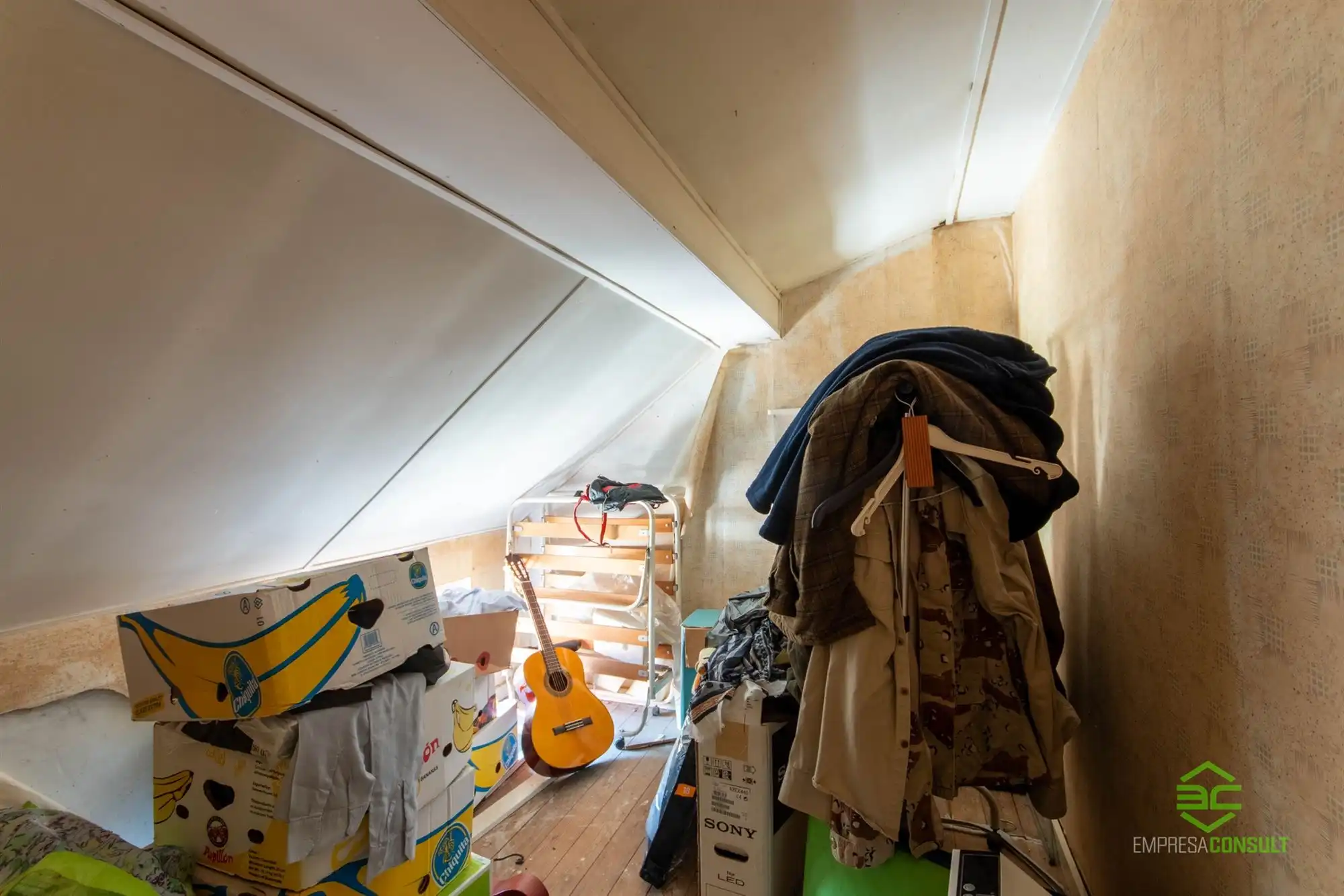 Te renoveren woning met ruime tuin op een rustige ligging! foto 9