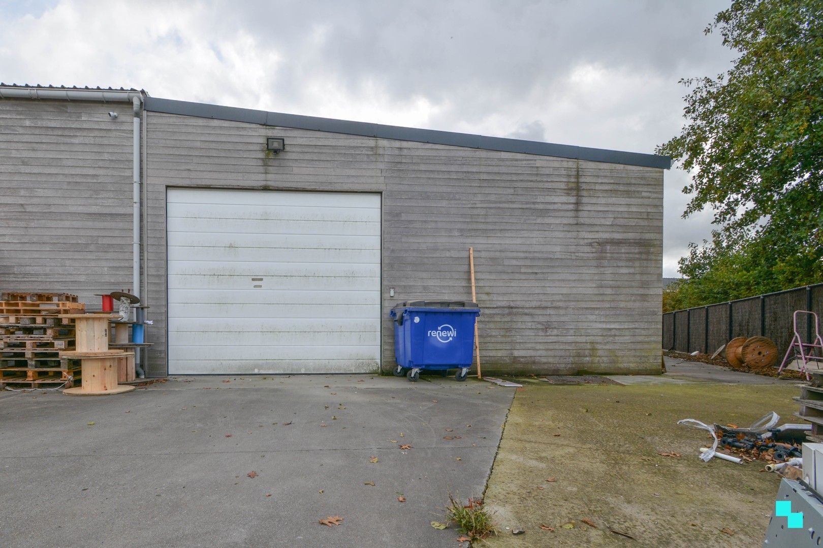 Loods van ca. 230 m² te Hooglede-Gits foto {{pictureIndex}}