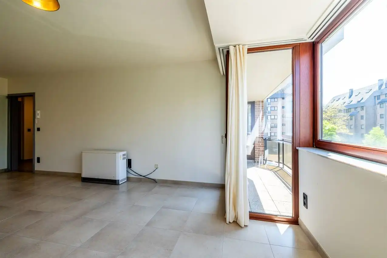 Vernieuwd app, twee slaapkamers, terras en garage foto 8