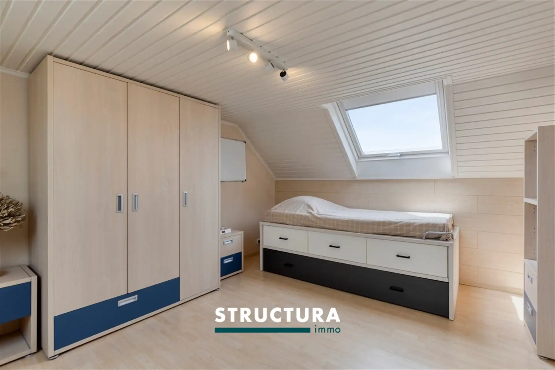 Instapklare gezinswoning met 5 slaapkamers, zonnige tuin en 24 zonnepanelen foto 27