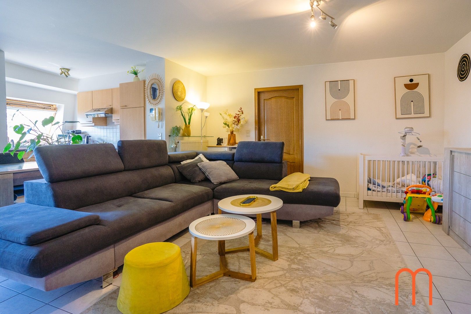 Instapklaar appartement met zicht op de Sint-Petrus-en-Pauluskerk – centrum Oostende. foto 2