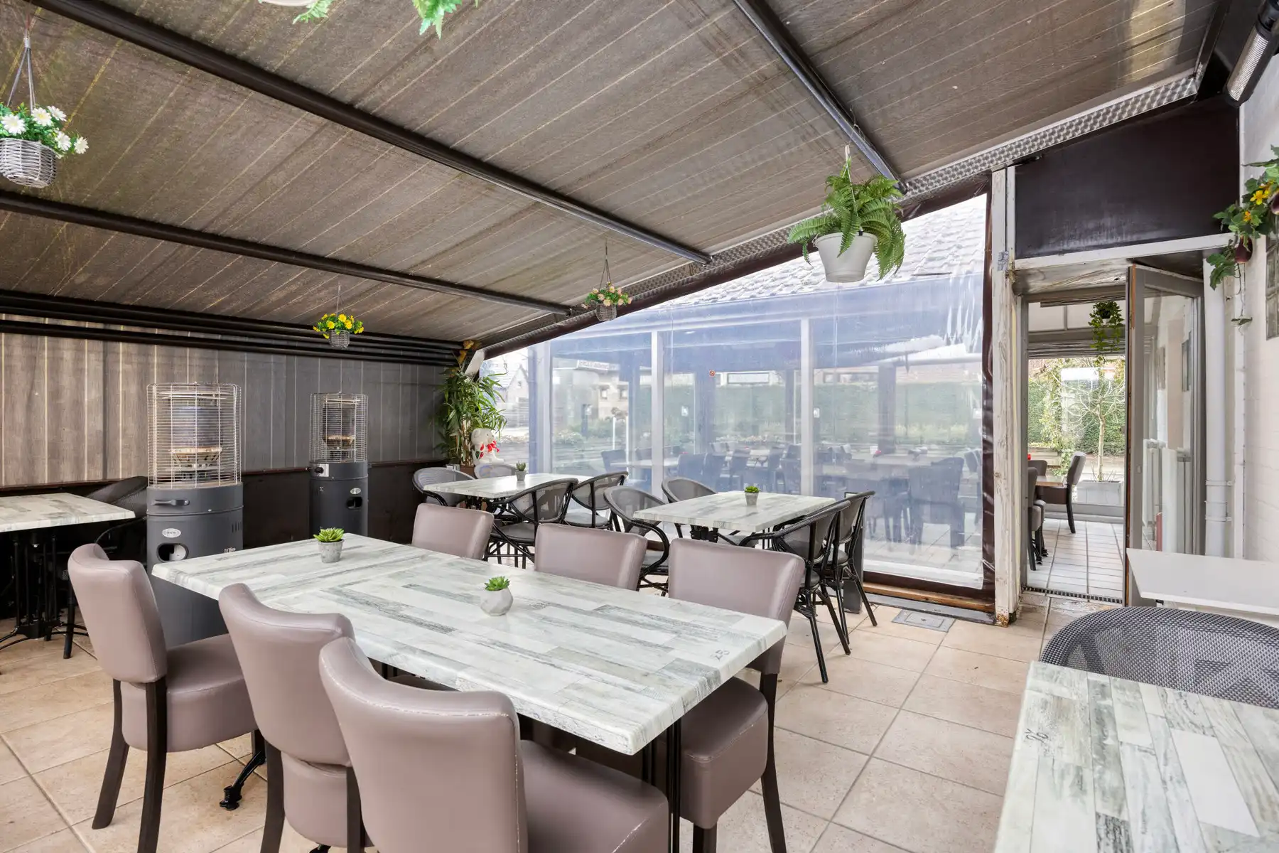 veelzijdig handelshuis met woonst en appartement foto 8