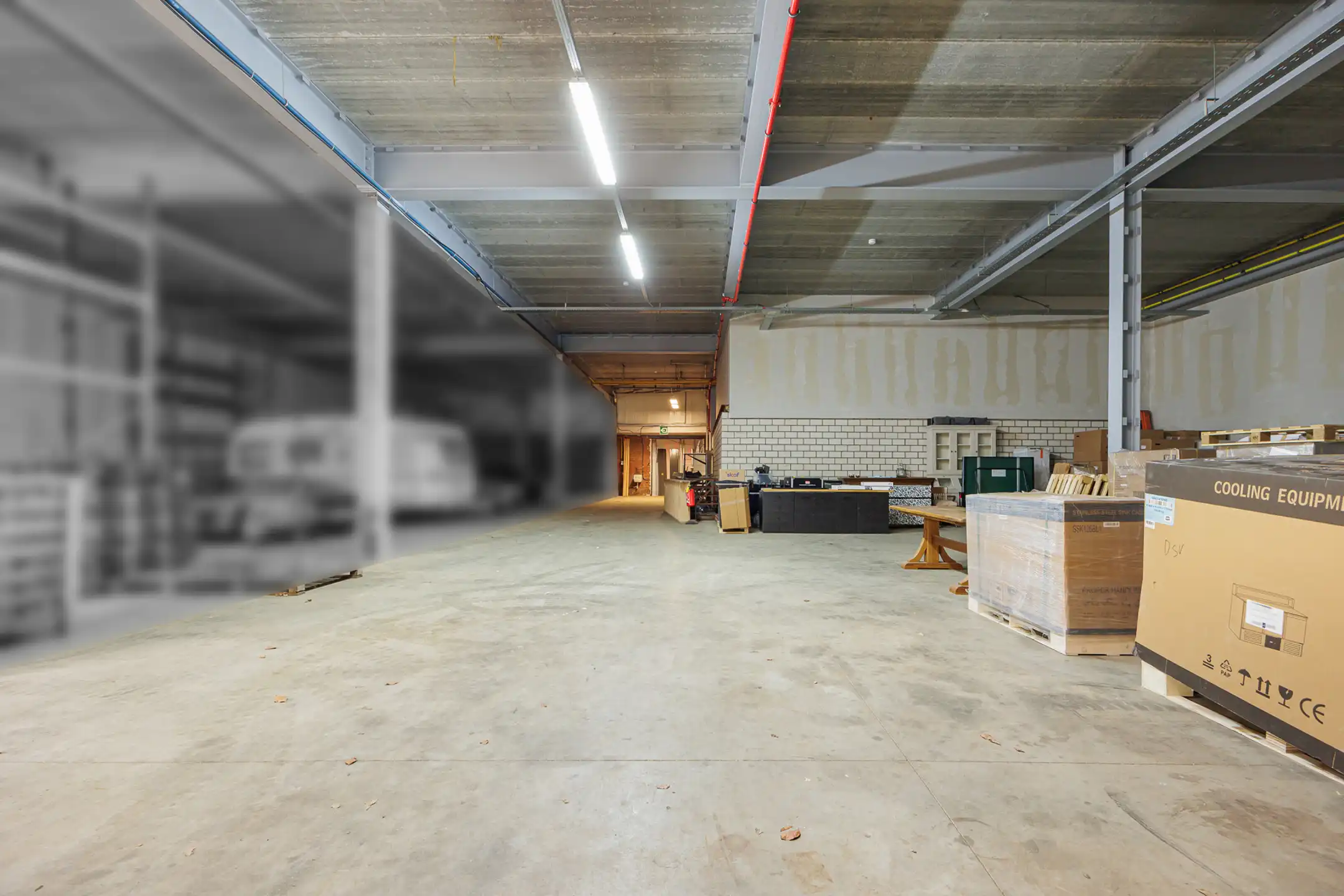 Magazijn en kantoorruimte te huur in Wommelgem foto 2