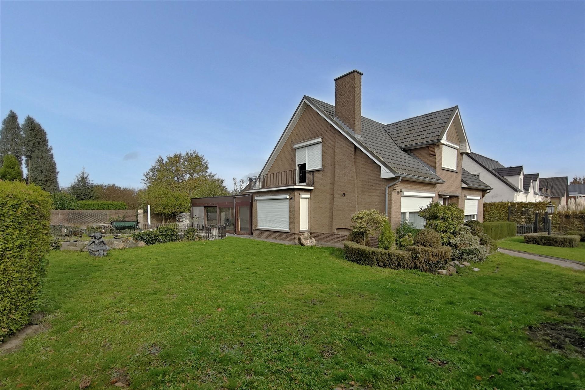 Statige woning op 9a15ca met 4 slpk. in verzorgde woonwijk te Kesselt foto 4