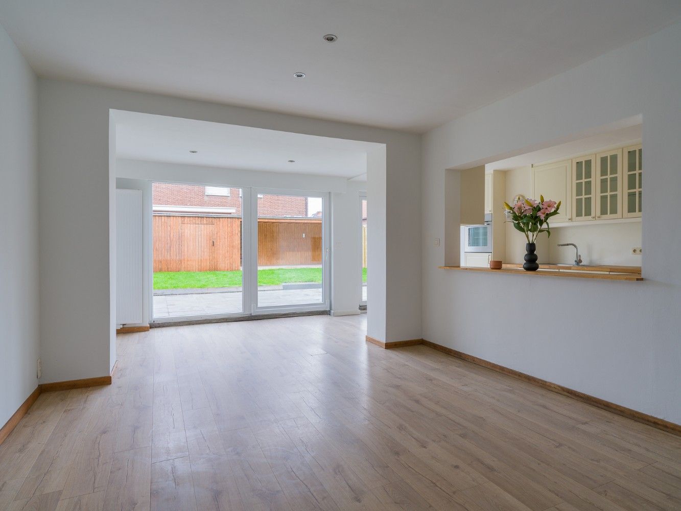 Ruime, instapklare woning met 4 slpk., inpandige garage en tuin foto 8