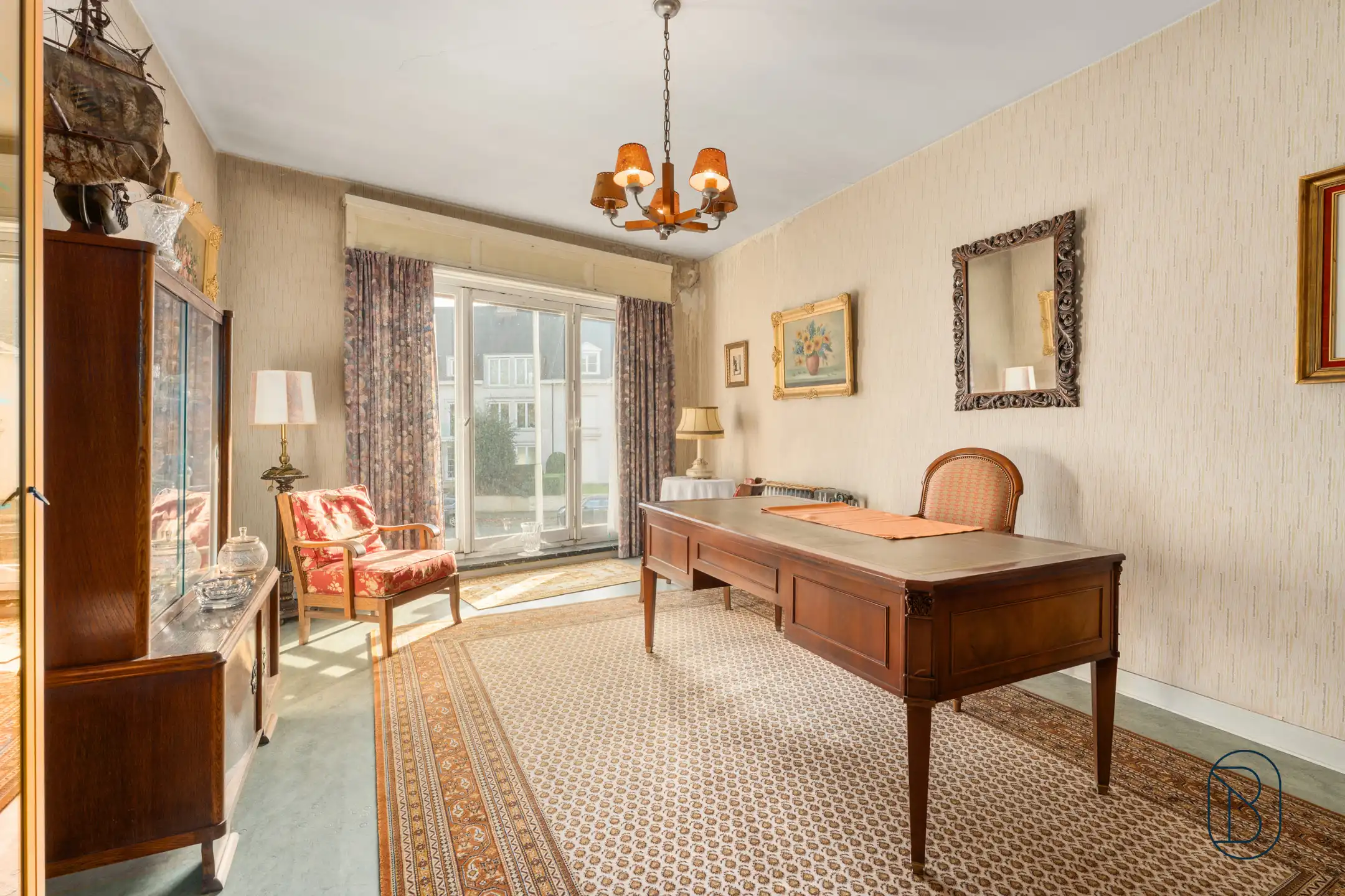 Topgelegen op te frissen herenwoning met ruime garage foto 13