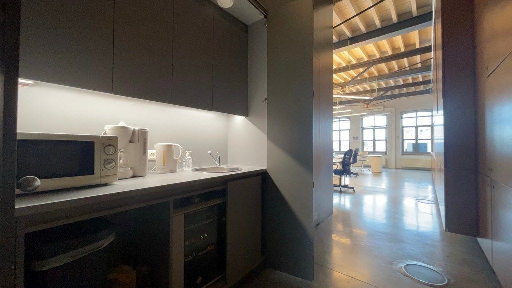 Trendy kantoor in gerenoveerd pakhuis nabij het Eilandje foto 9