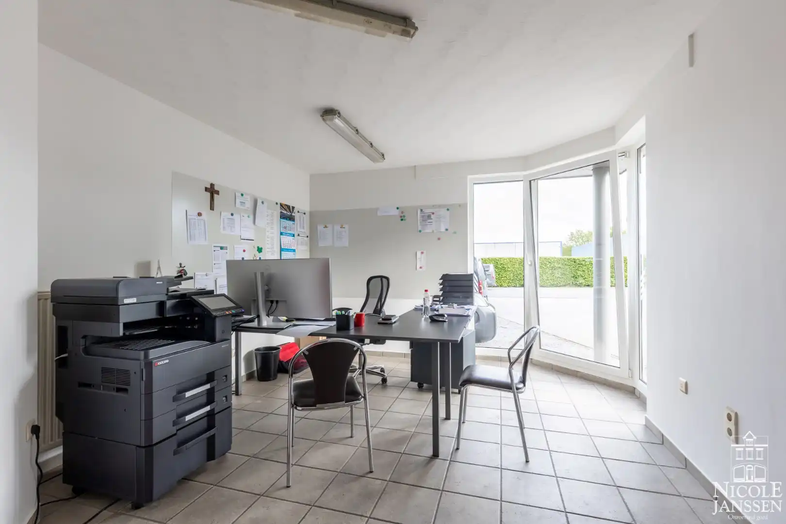 Bedrijfshal met kantoorruimte gelegen op de KMO-zone Kleine Heide. foto 15