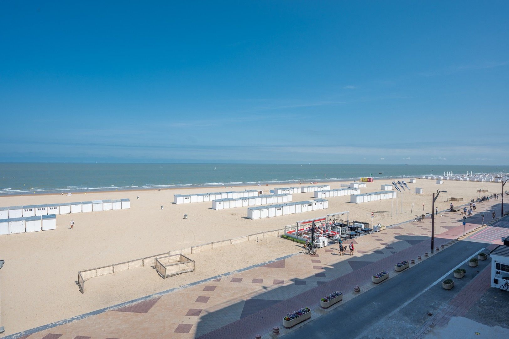 Prachtig appartement op de zeedijk in het Zoute met een gevelbreedte van 8 meter genietend van een panoramisch zeezicht. foto 28