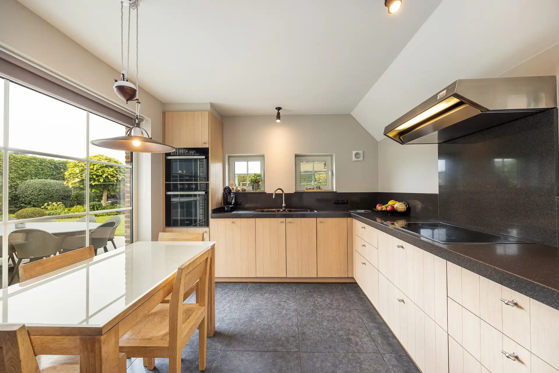 Ruime tijdloze villa met zwembad, poolhouse & prachtige tuin in Boortmeerbeek foto 8