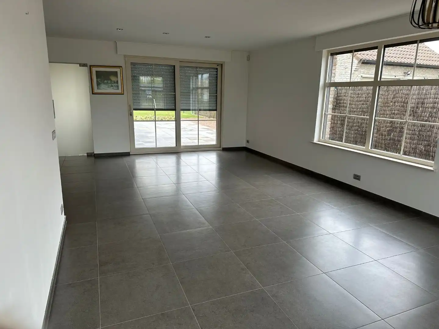 Alleenstaande woning met 3 slaapkamers, 3 garages en veel parkeermogelijkheid! foto 5