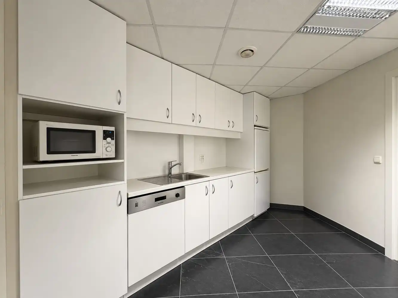 Handelspand met opp. van 131m² op toplocatie! foto 8