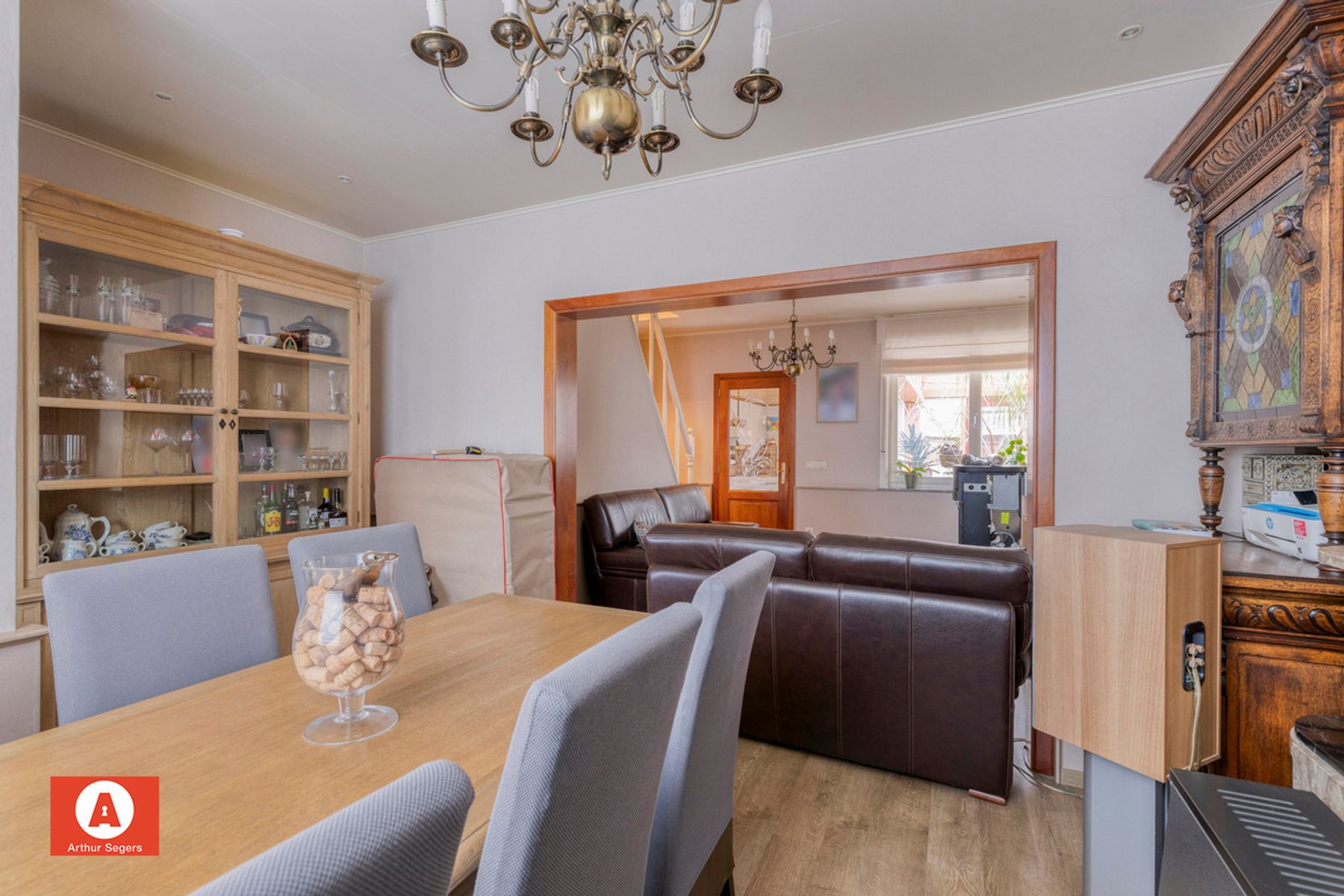 Verzorgde half-open bebouwing met oprit. foto 7