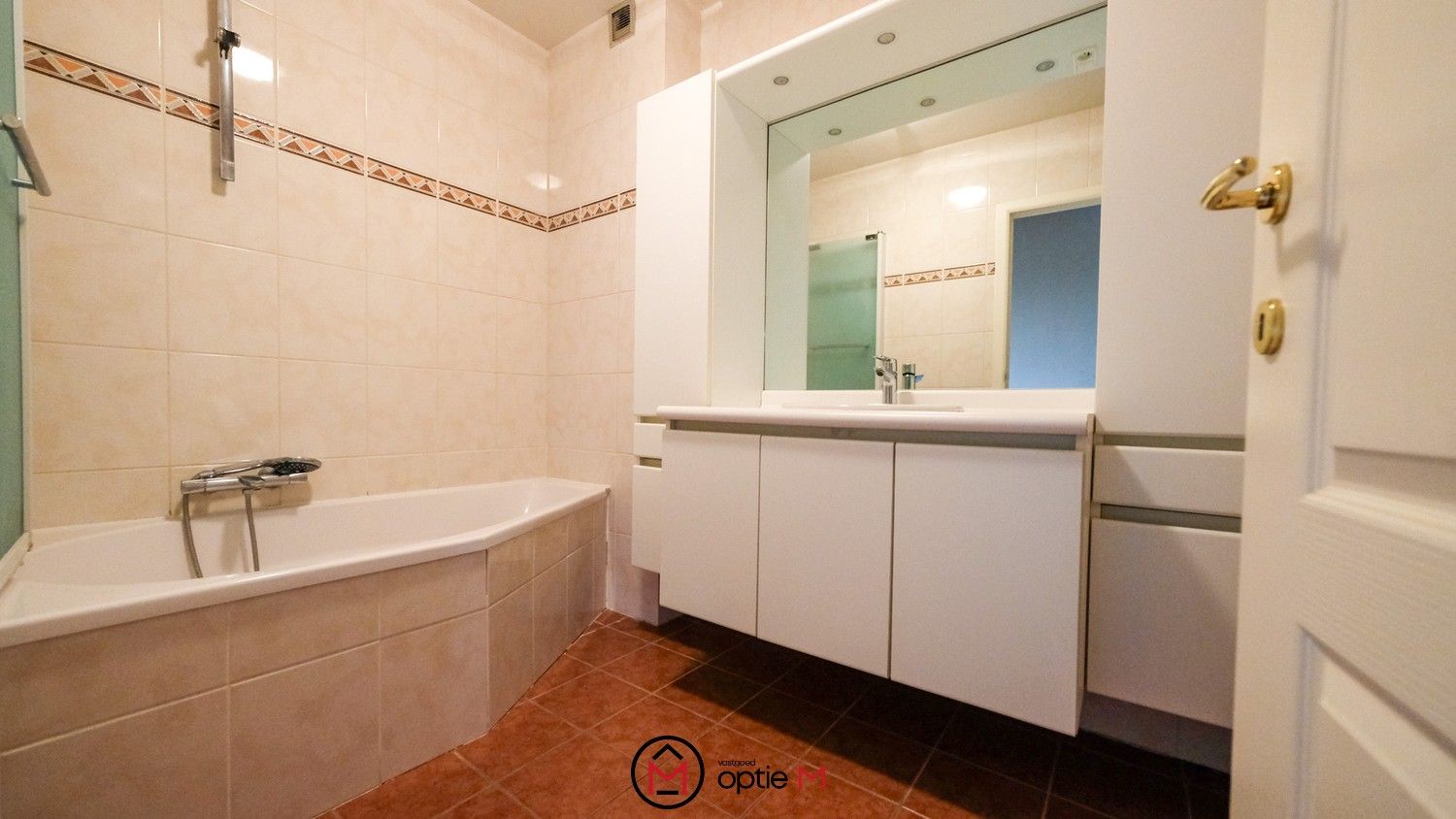 Investeringspand met handelsruimte en appartement in Merem Bilzen foto 23