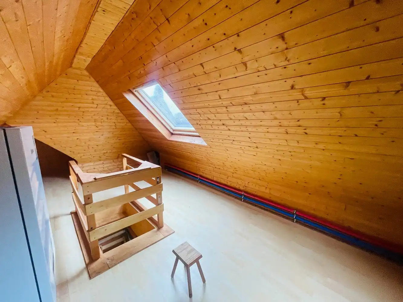 Brugge centrum, vlakbij Smedenpoort , Vestingen , t' Zand en station Ruime degelijk GEBOUWDE BEL-ETAGE  WONING met  GARAGE van circa 90 m³, 3 SLPKS en zonneterras. foto 16