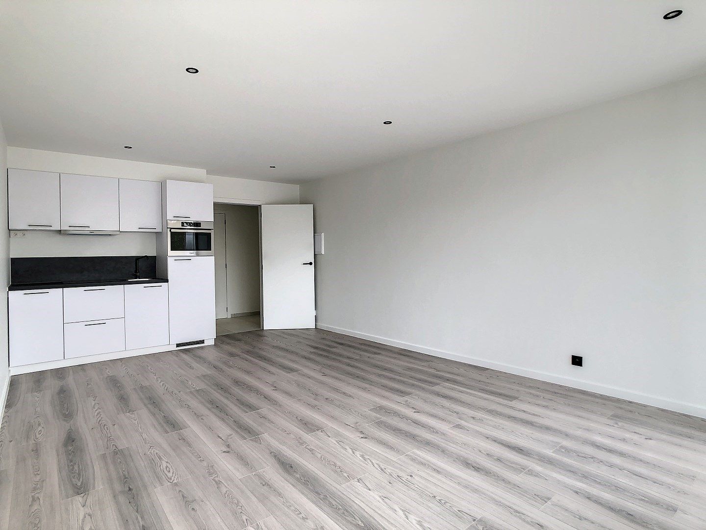  Volledig gerenoveerde studio – EPC: 104 kWh/m² - Bewoonbare oppervlakte: 34 m² foto 2