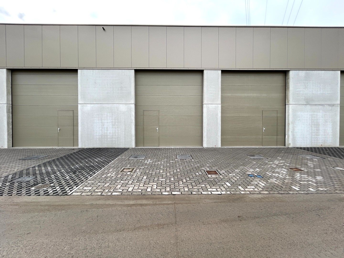 Praktische KMO-unit met dubbele parkeerplaats te centrum Roeselare! foto 2