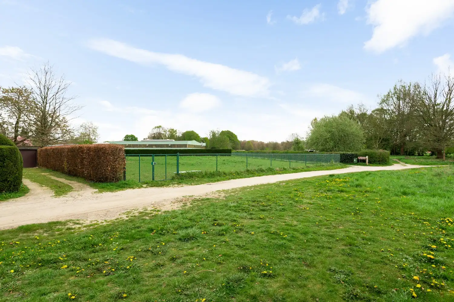 Open bebouwing met 4 slaapkamers, 2 badkamers en tuin in Borsbeek! foto 29