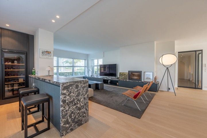 Prachtig tuinappartement met zonnige tuin in een villa residentie in het Zoute op enkele stappen van de zee en de winkels. foto 4