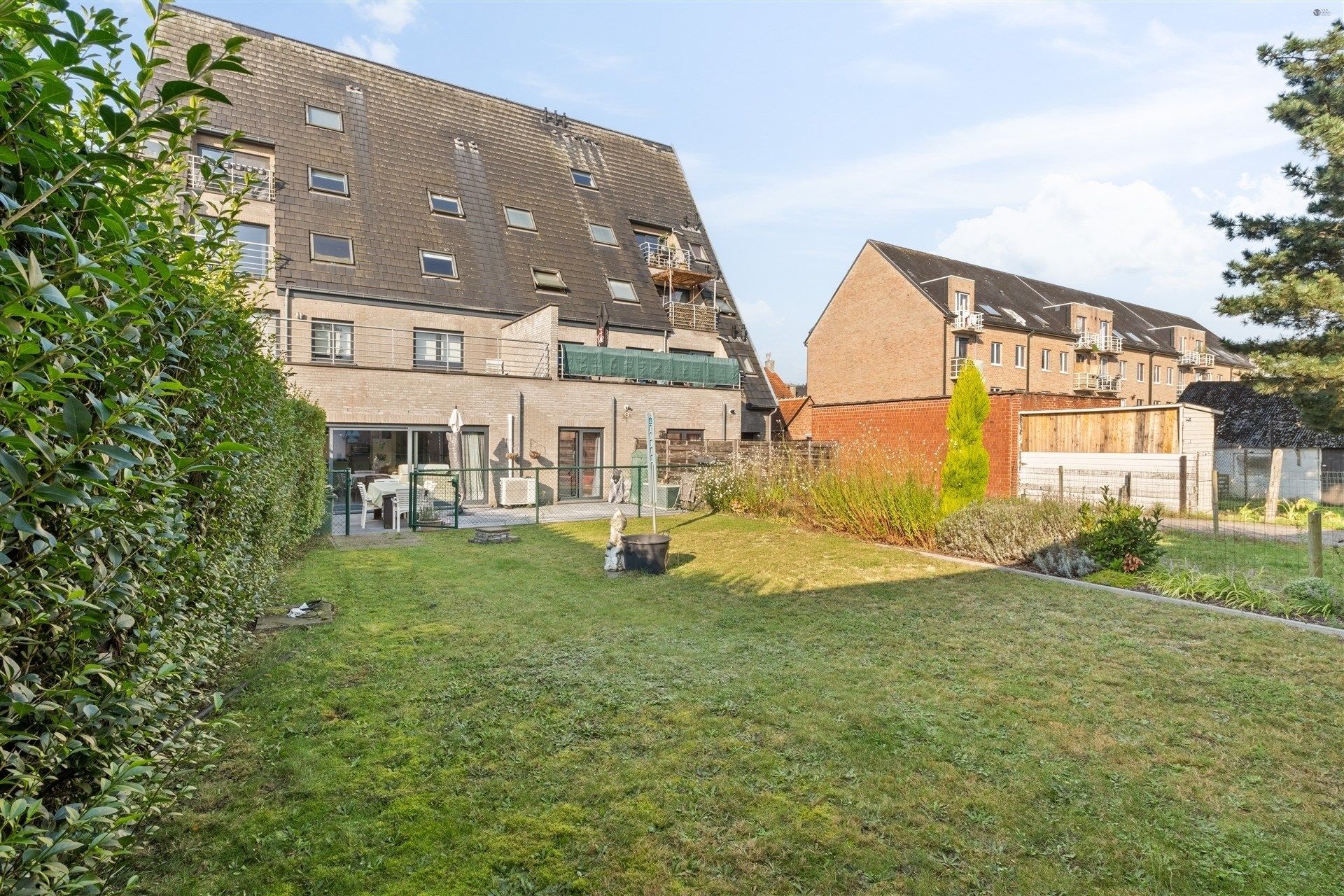 Gelijkvloers appartement met grote tuin foto 2