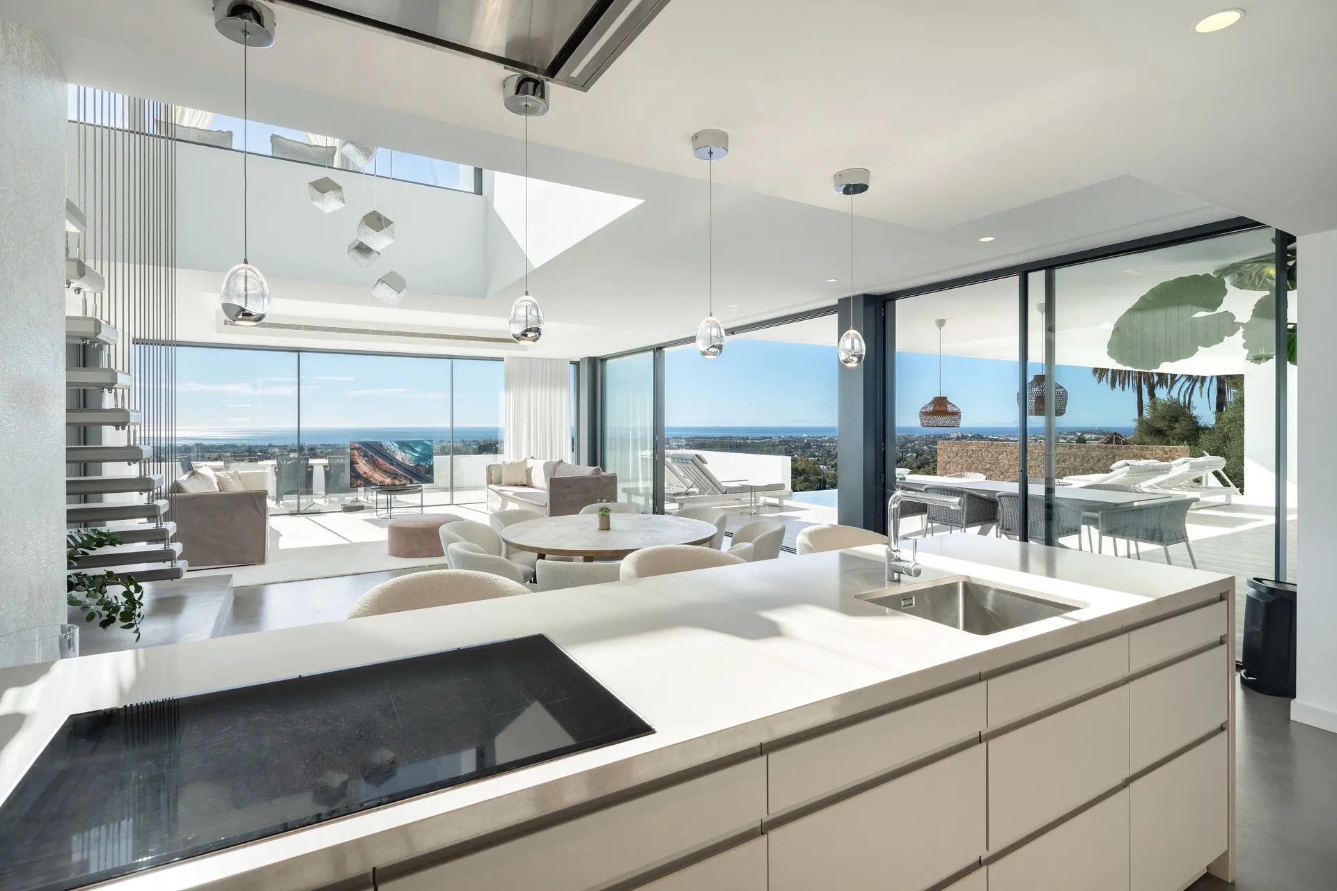 Unieke luxe villa met adembenemend uitzicht op zee en kustlijn foto 6