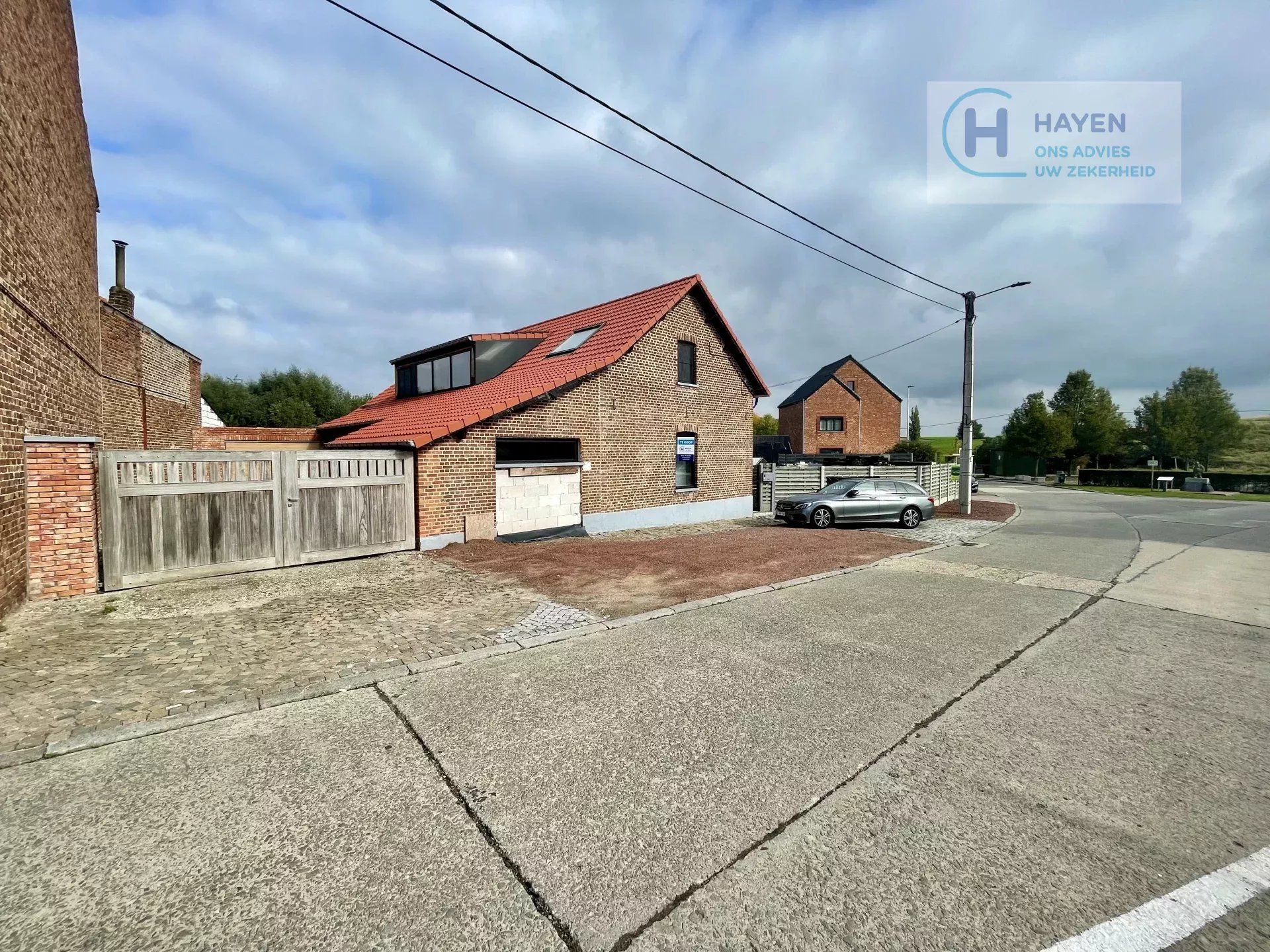 Zeer ruime woning in afwerkingsfase met veel potentieel op een groot perceel van 2.140m² foto 6