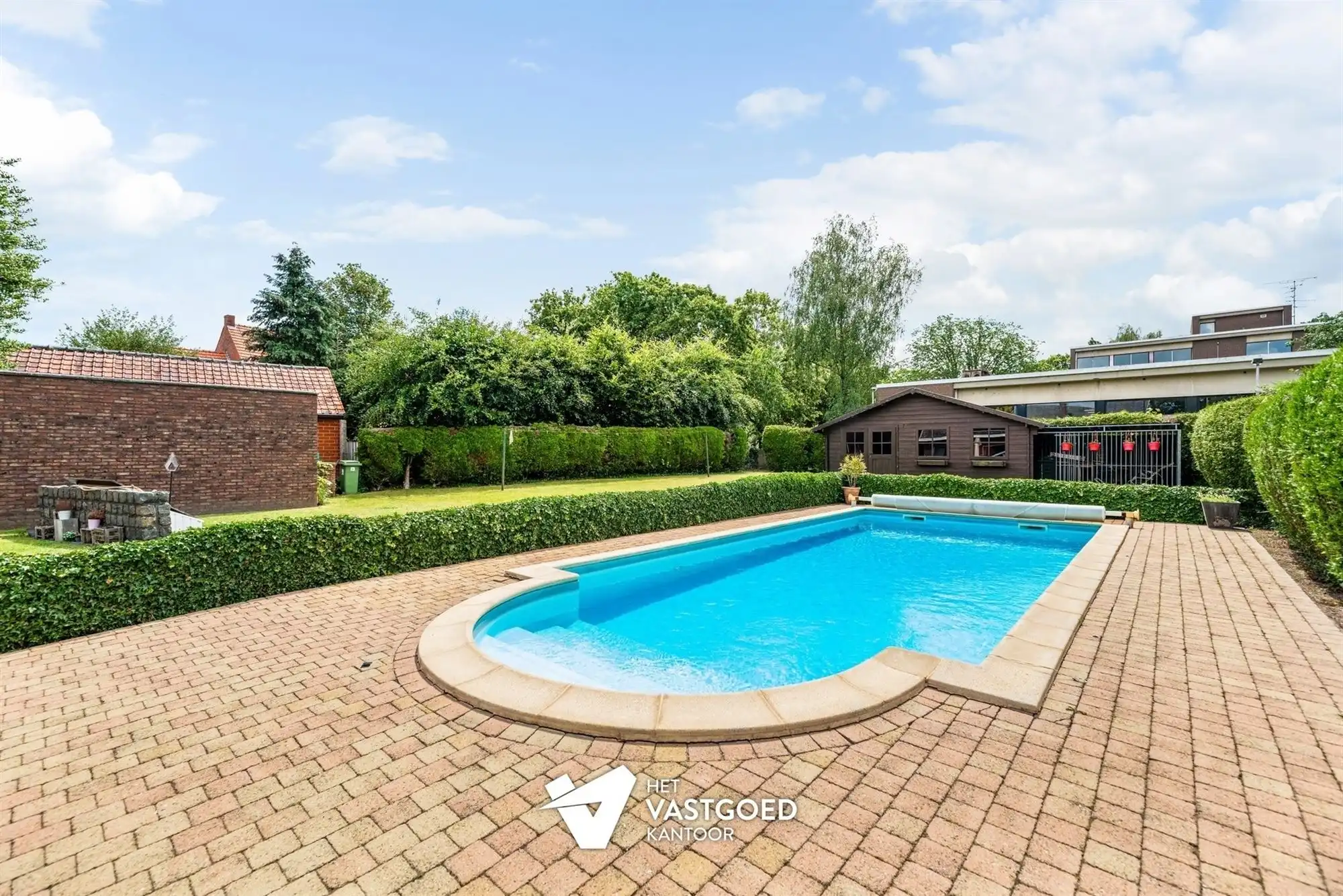 INSTAPKLARE, CENTRAAL GELEGEN WONING OP RUIM PERCEEL MET ZWEMBAD foto 20