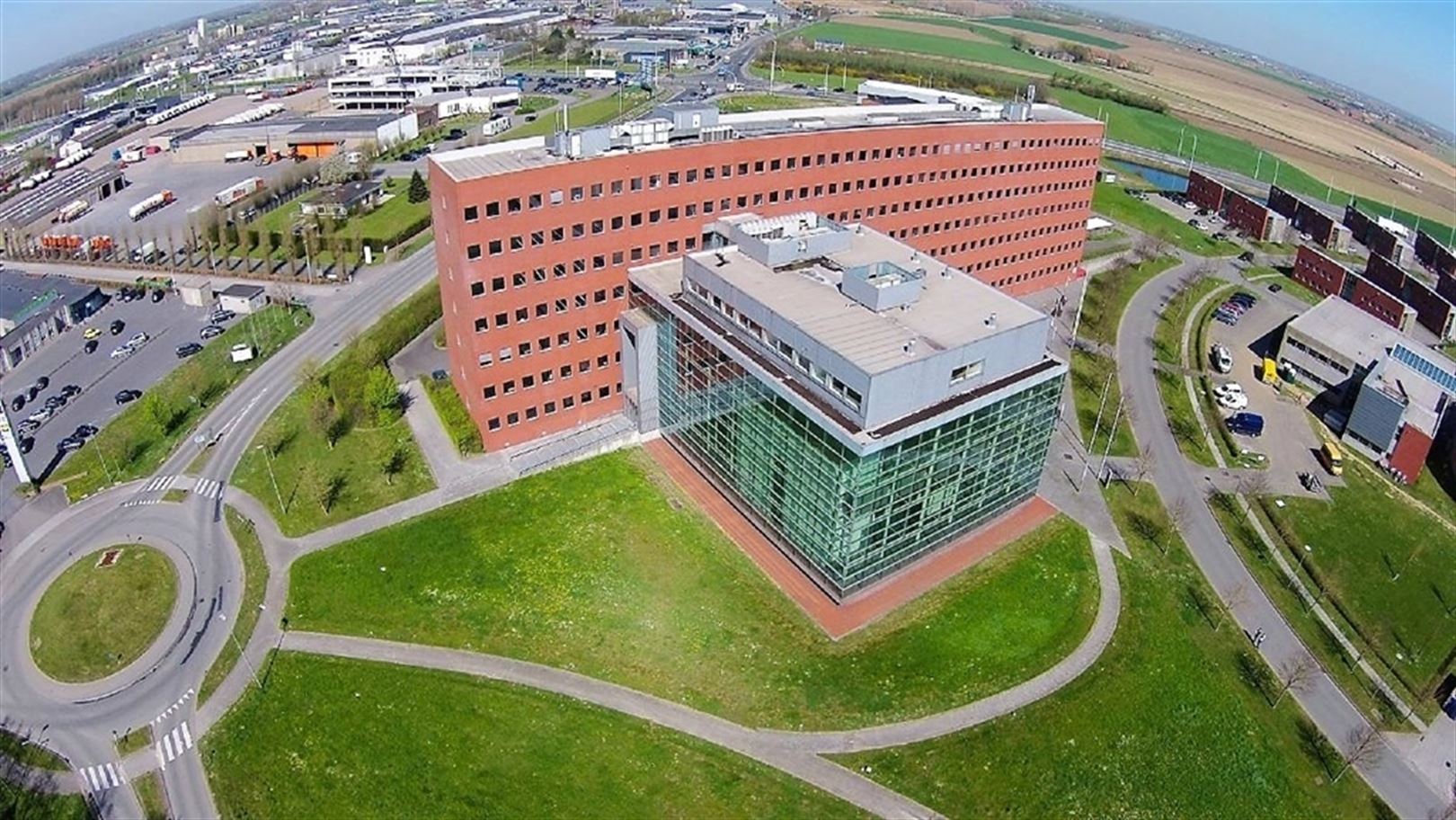 Kantoorgebouw van 400 m² tot 1100 m² foto 2