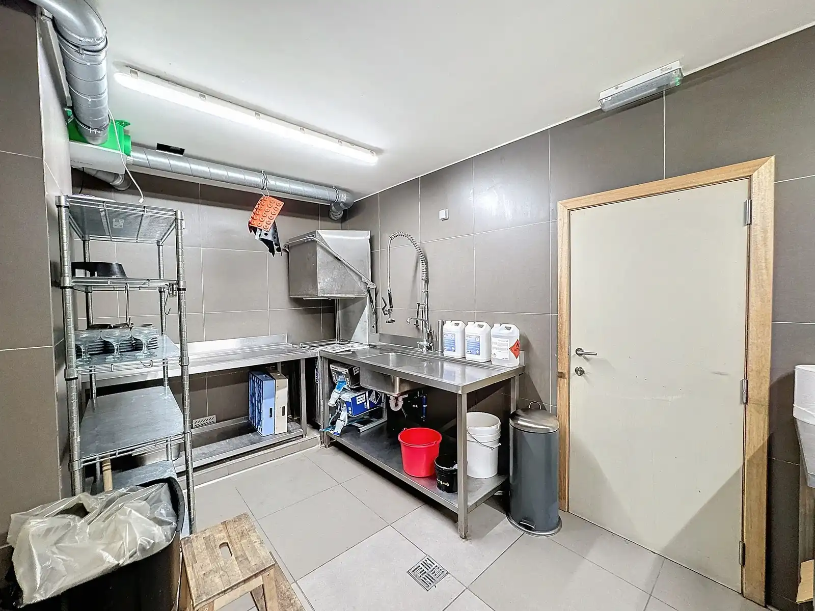 Uniek & exclusief aanbod: instapklaar (zo goed als nieuw) HORECAPAND (restaurant/brasserie), inclusief de VOLLEDIGE inboedel TE HUUR op de zeedijk te Zeebrugge! foto 18