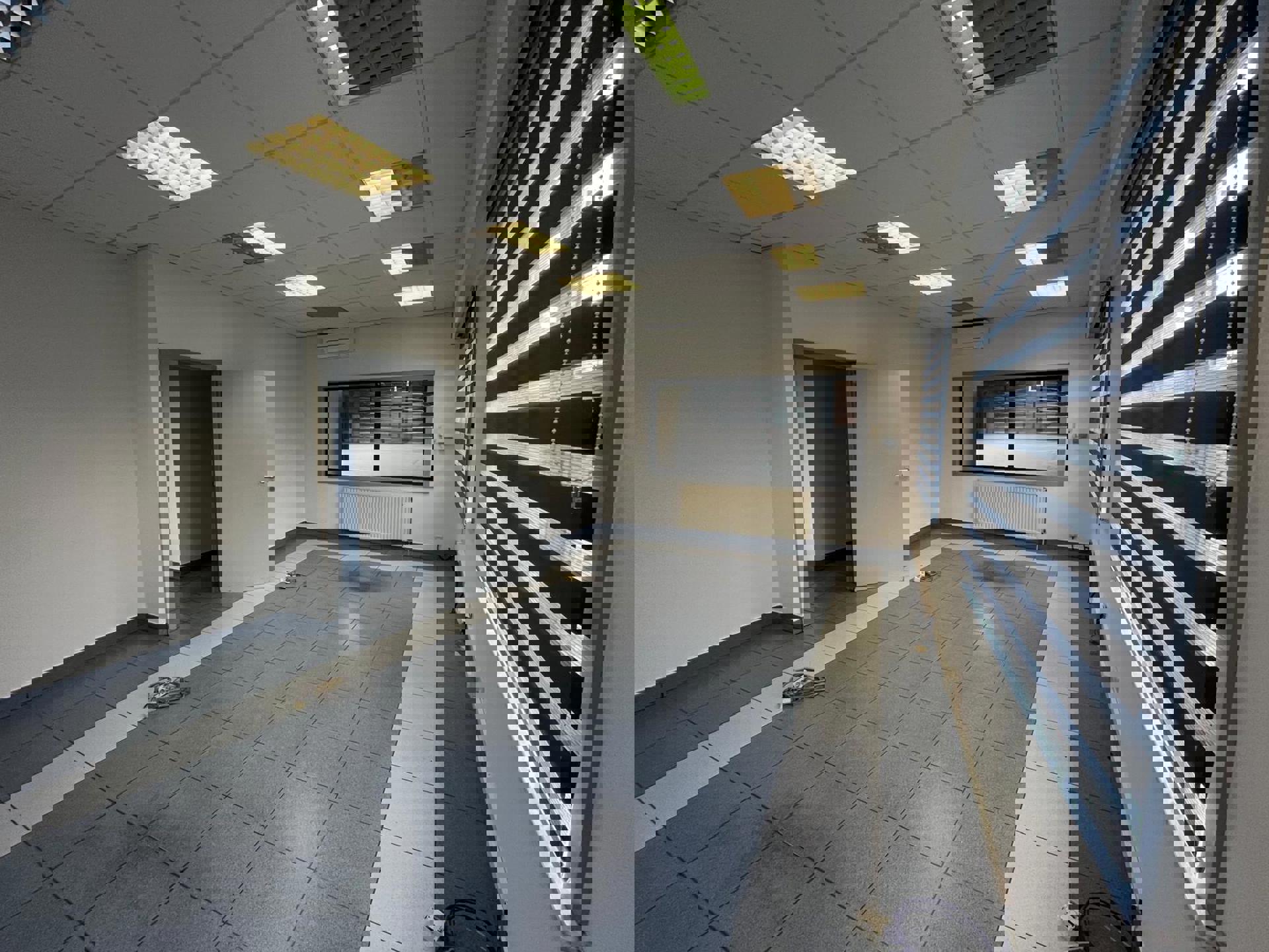 Kontich: magazijn 620m² met kantoor en buiten stockage foto 8