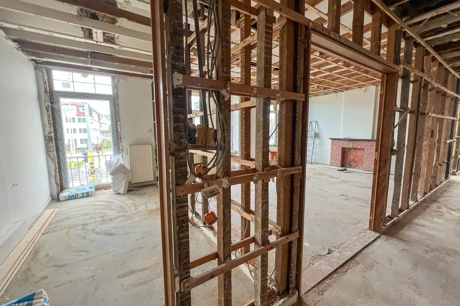 Renovatie-opportuniteit: Ruim hoekappartement gelegen op de Elizabetlaan in Duinbergen foto 4