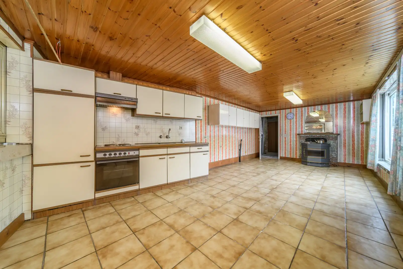 Te renoveren gezinswoning met tuin te Mere foto 7