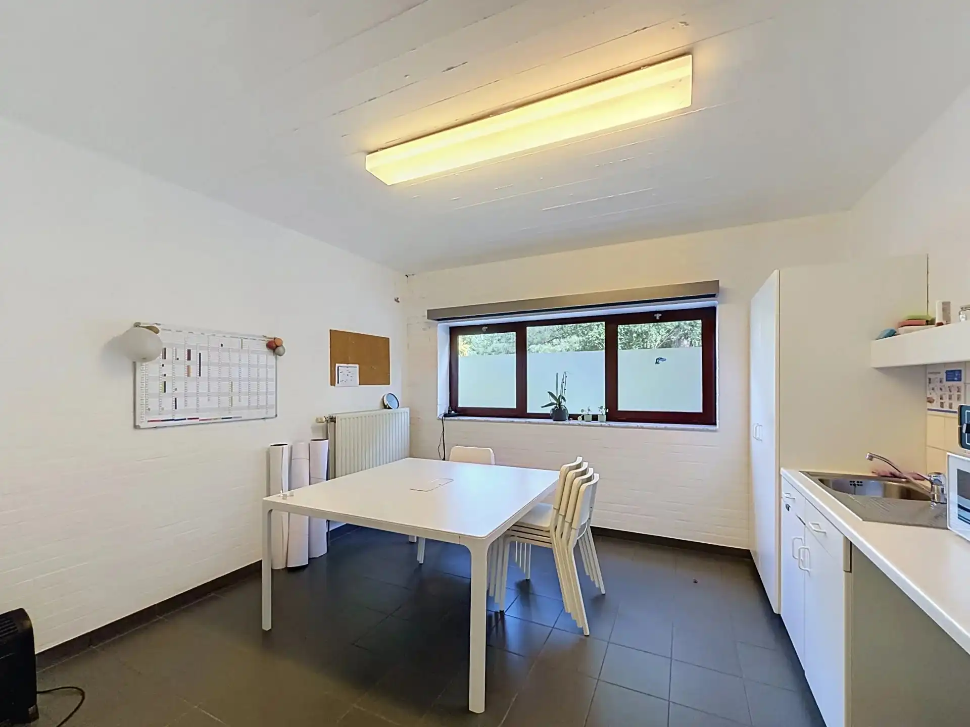 Ruime handels- en praktijkruimte van 170 m² te huur in Mol foto 19