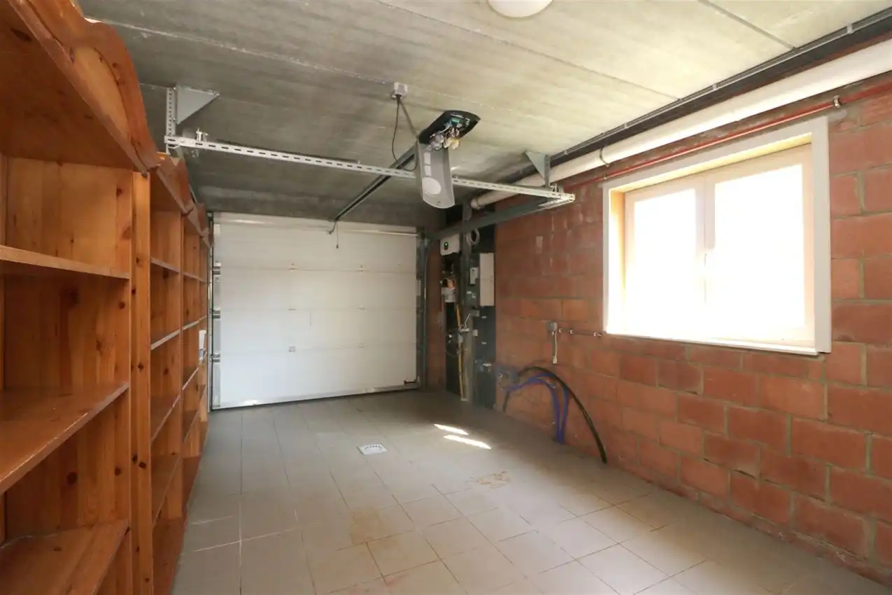 Recente woning met drie slaapkamers en garage op rustige locatie foto 28