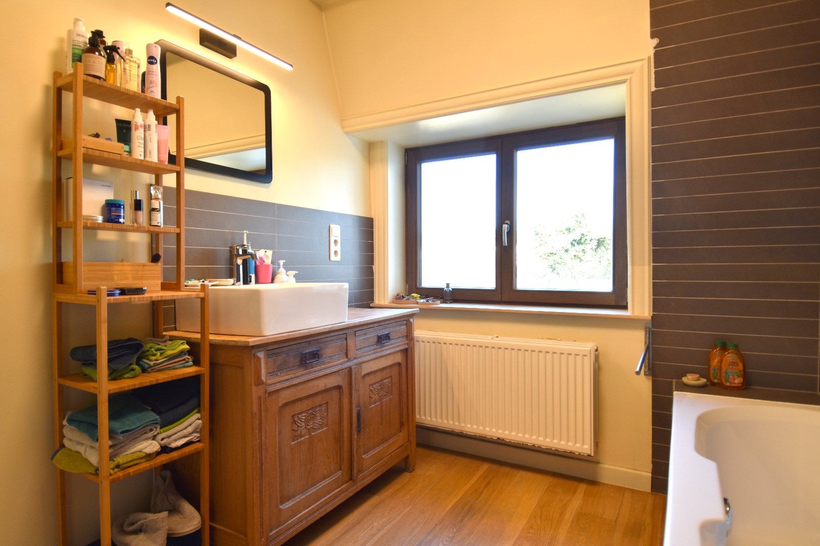 Karaktervolle burgerwoning met 2 slaapkamers, garage/werkplaats en zonneterras in hartje Kortrijk te koop foto 19
