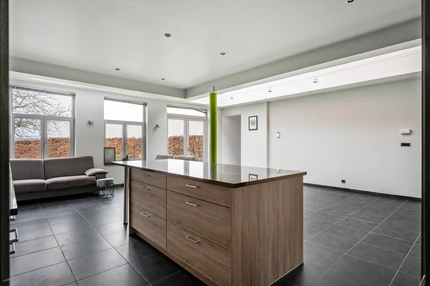 Zonevreemde woning met magazijn te Putte foto 11