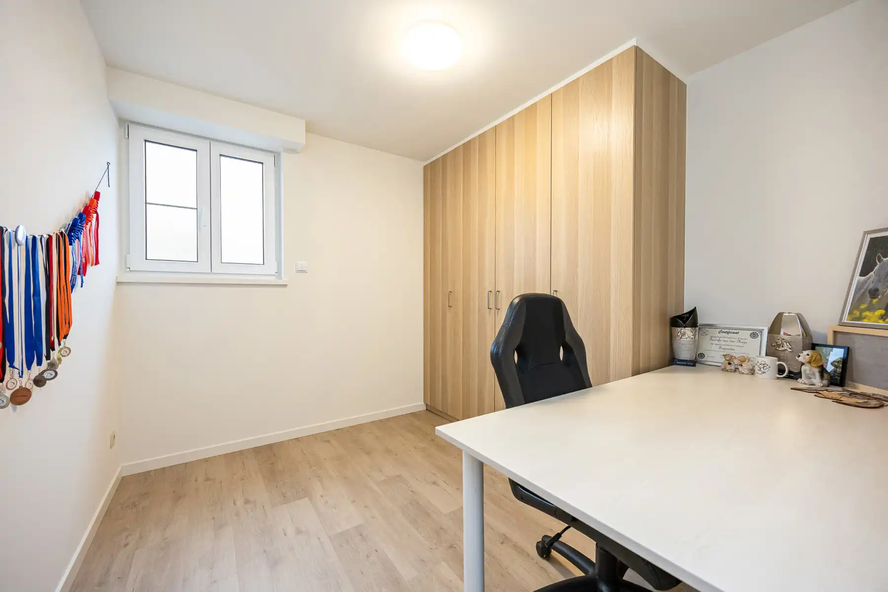 Landelijk gelegen woning met 4 slaapkamers, polyvalente werkruimte en binnenzwembad.  foto 17